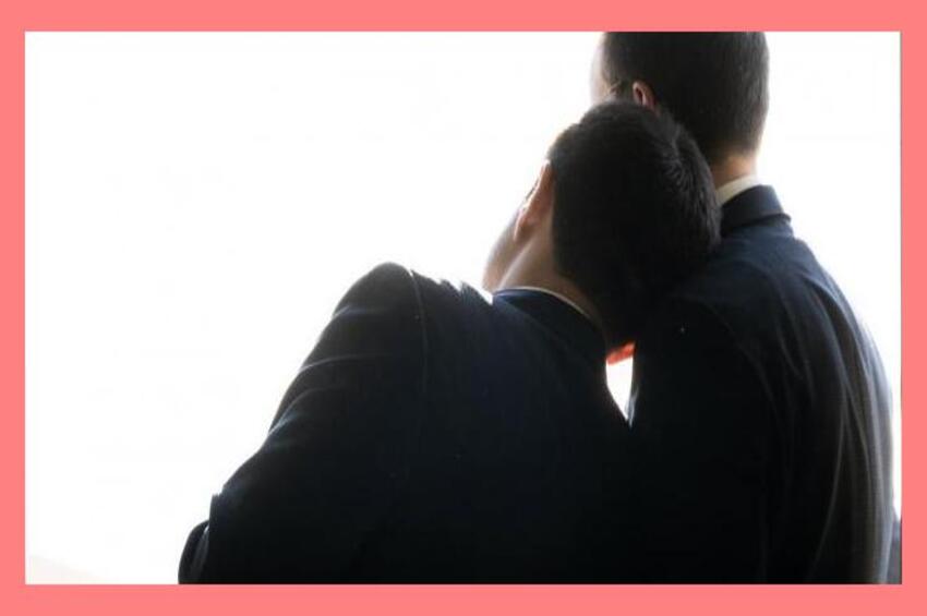  Pete Buttigieg’s Same-Sex Husband Tweets Out Photo of Pete Leaning on His Shoulder