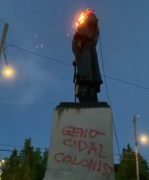 George Washington Statue Toppled by Antifa Black Lives Matter Mob in Portland